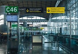 Puerta de embarque del aeropuerto Miguel Hernández.