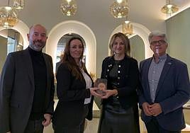 Entrega de la distinción de la DO Vinos Alicante con presencia de la consellera de Turismo..