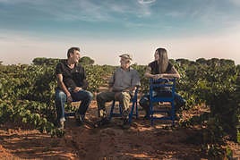 Las Bodegas y Viñedos Rafa Cañizares son alicantinas y una empresa familiar que ya lleva cuatro generaciones.