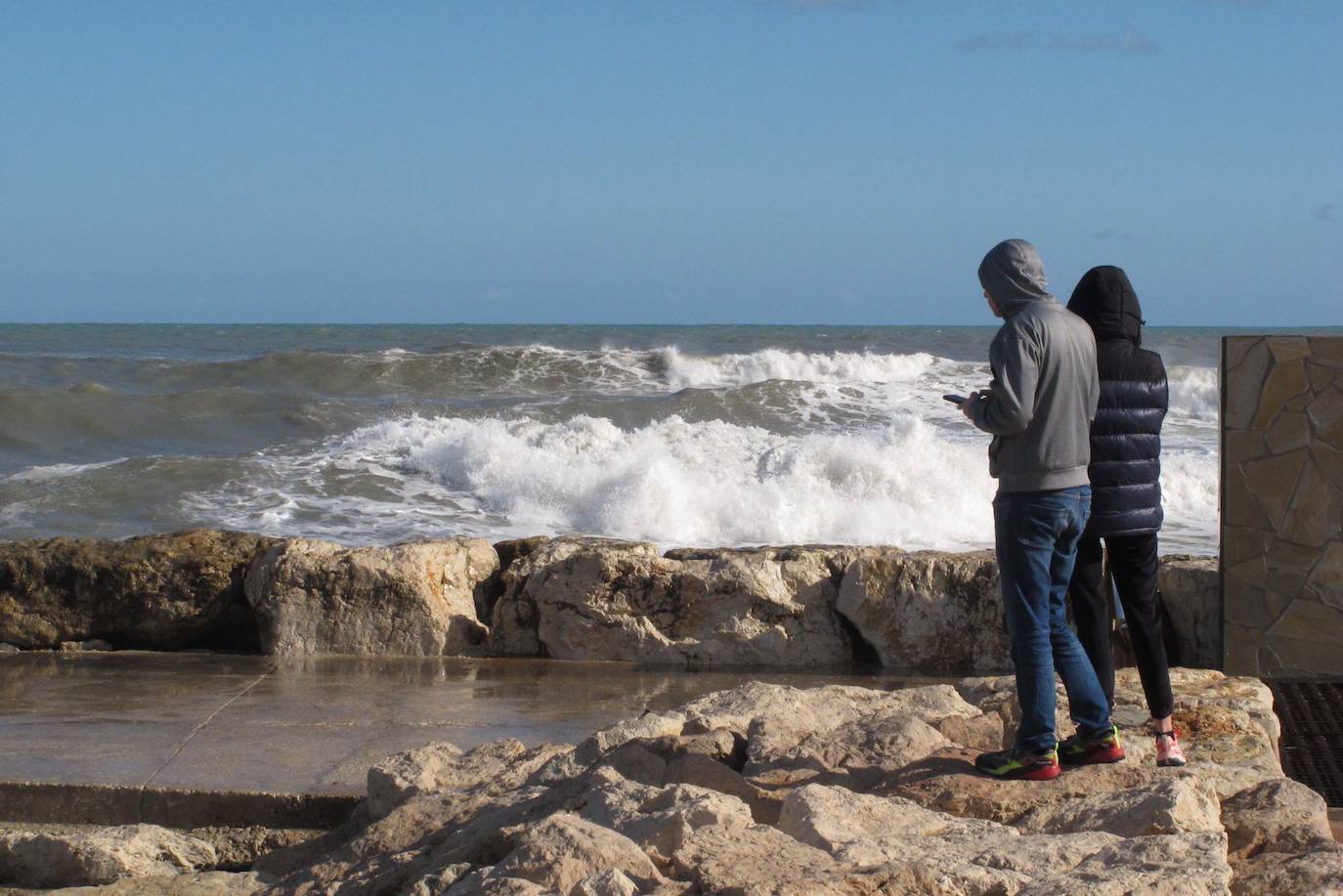 El temporal marítimo azota la costa de Dénia