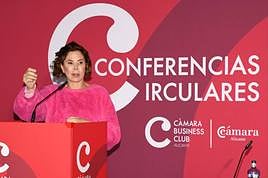 La historia de Agatha Ruiz de la Prada en el foro empresarial de la Cámara de Alicante