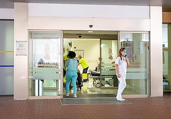 Acceso a las urgencias del Hospital Universitario de Torrevieja.