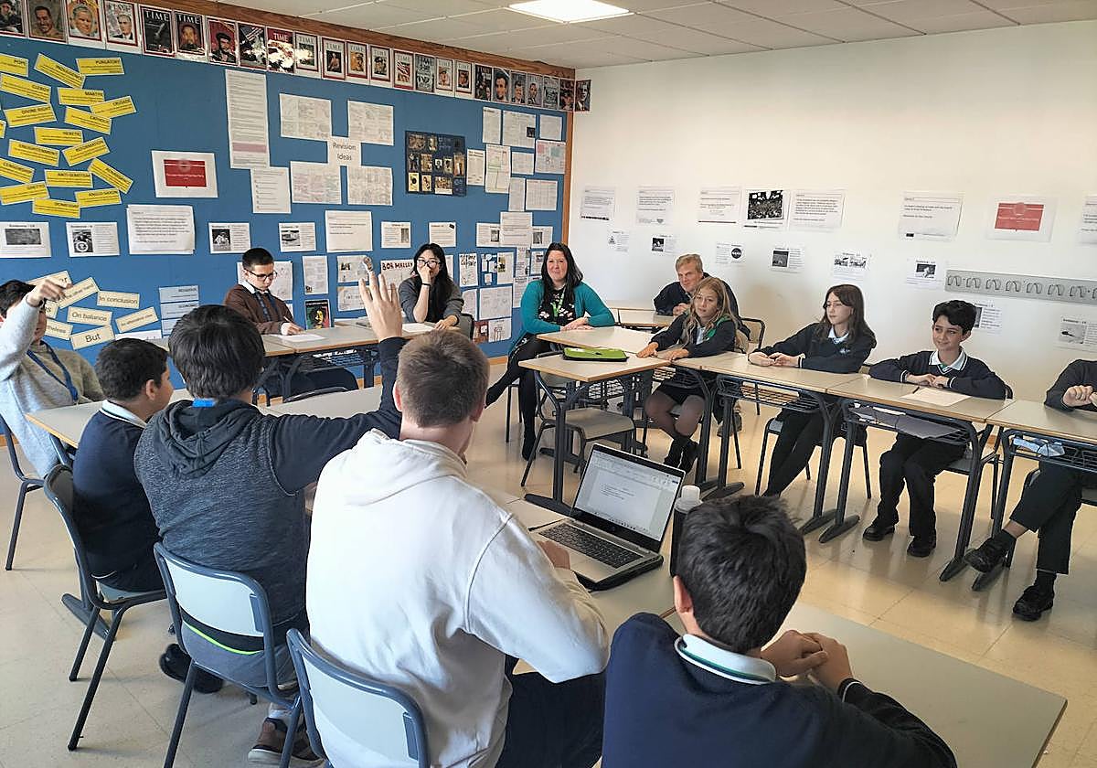 Debate entre los alumnos del centro.