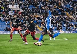 Disparo de Marcos Mendes ante el Manresa.