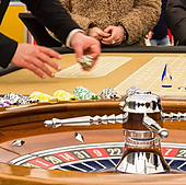 Disparan a un hombre tras una pelea en un salón de juegos de Sax