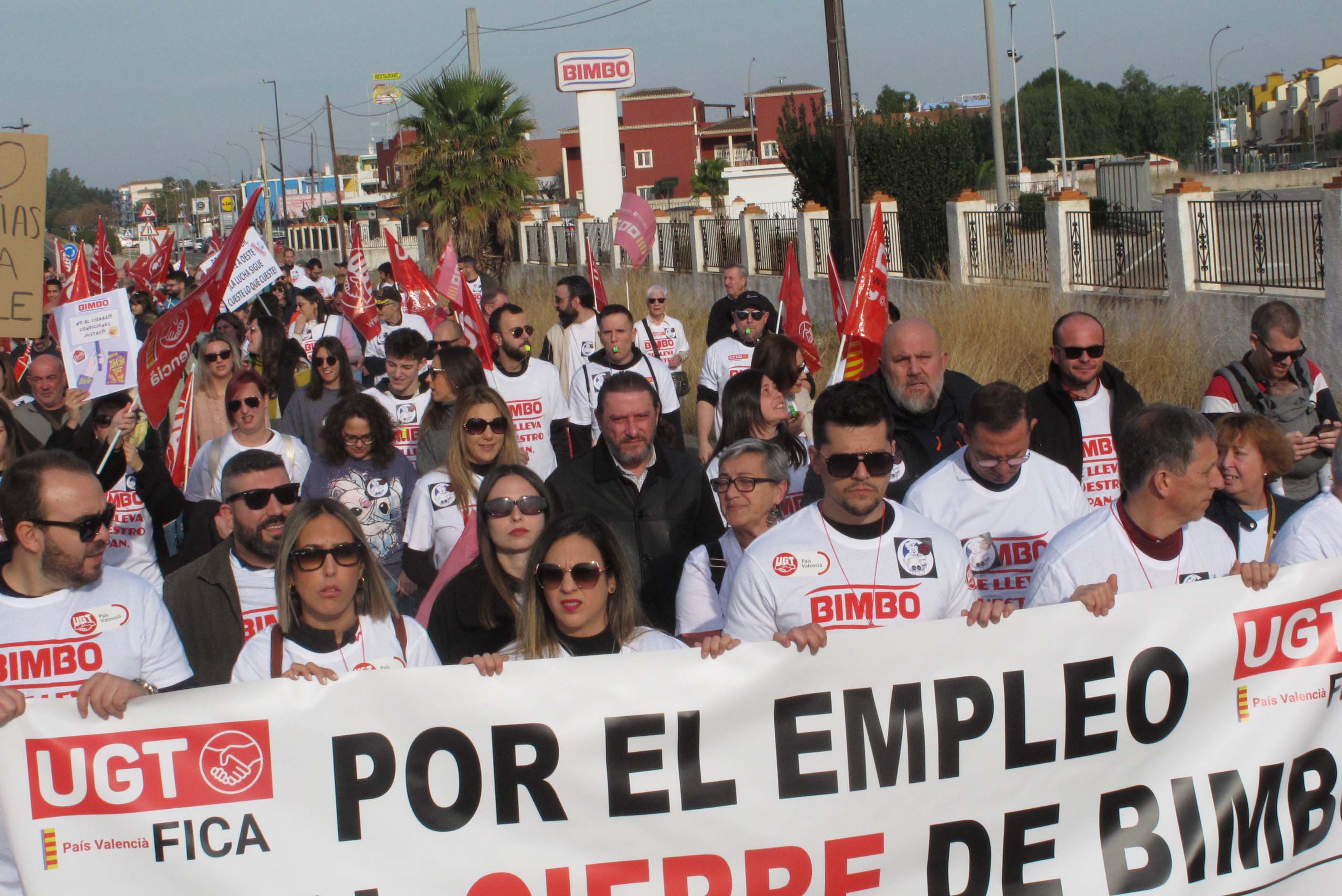 Manifestación contra el cierre de Bimbo en El Verger: «Se llevan nuestro pan»