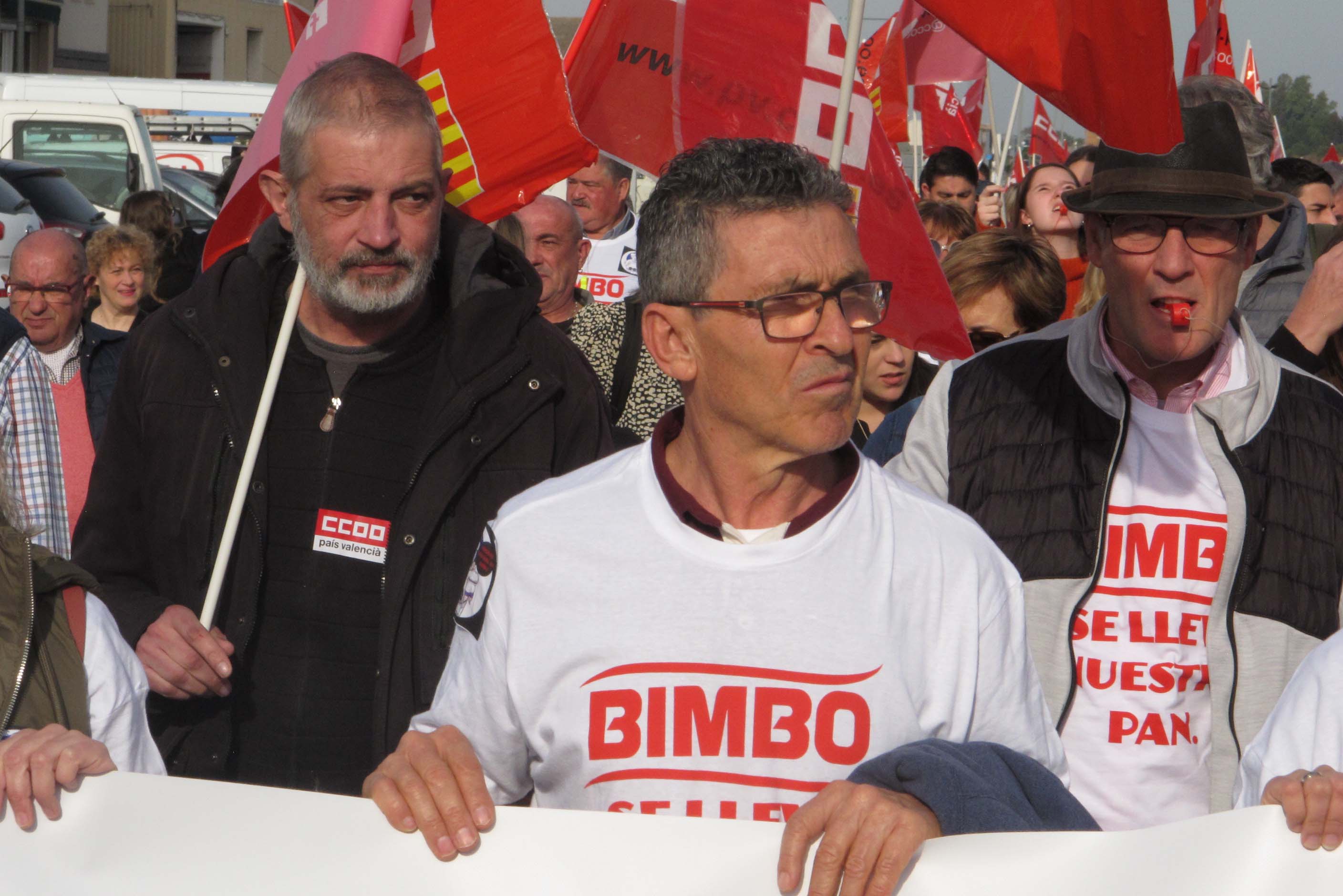 Manifestación contra el cierre de Bimbo en El Verger: «Se llevan nuestro pan»