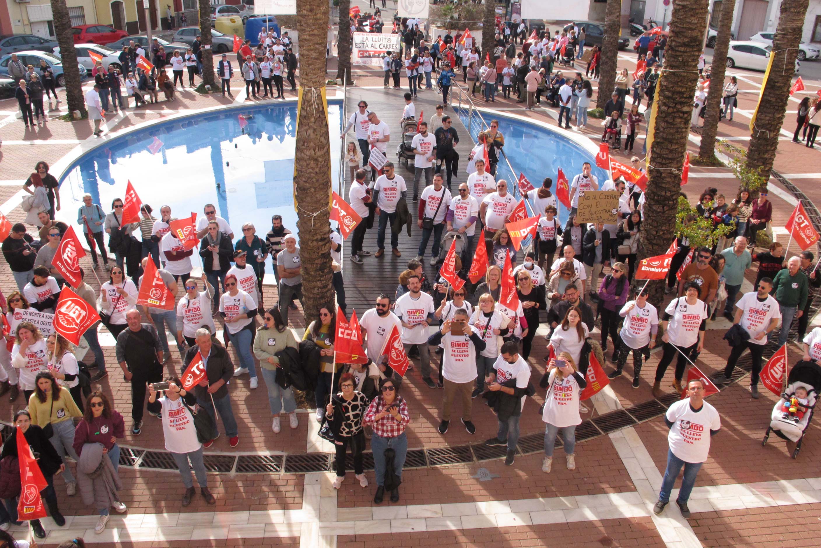 Manifestación contra el cierre de Bimbo en El Verger: «Se llevan nuestro pan»