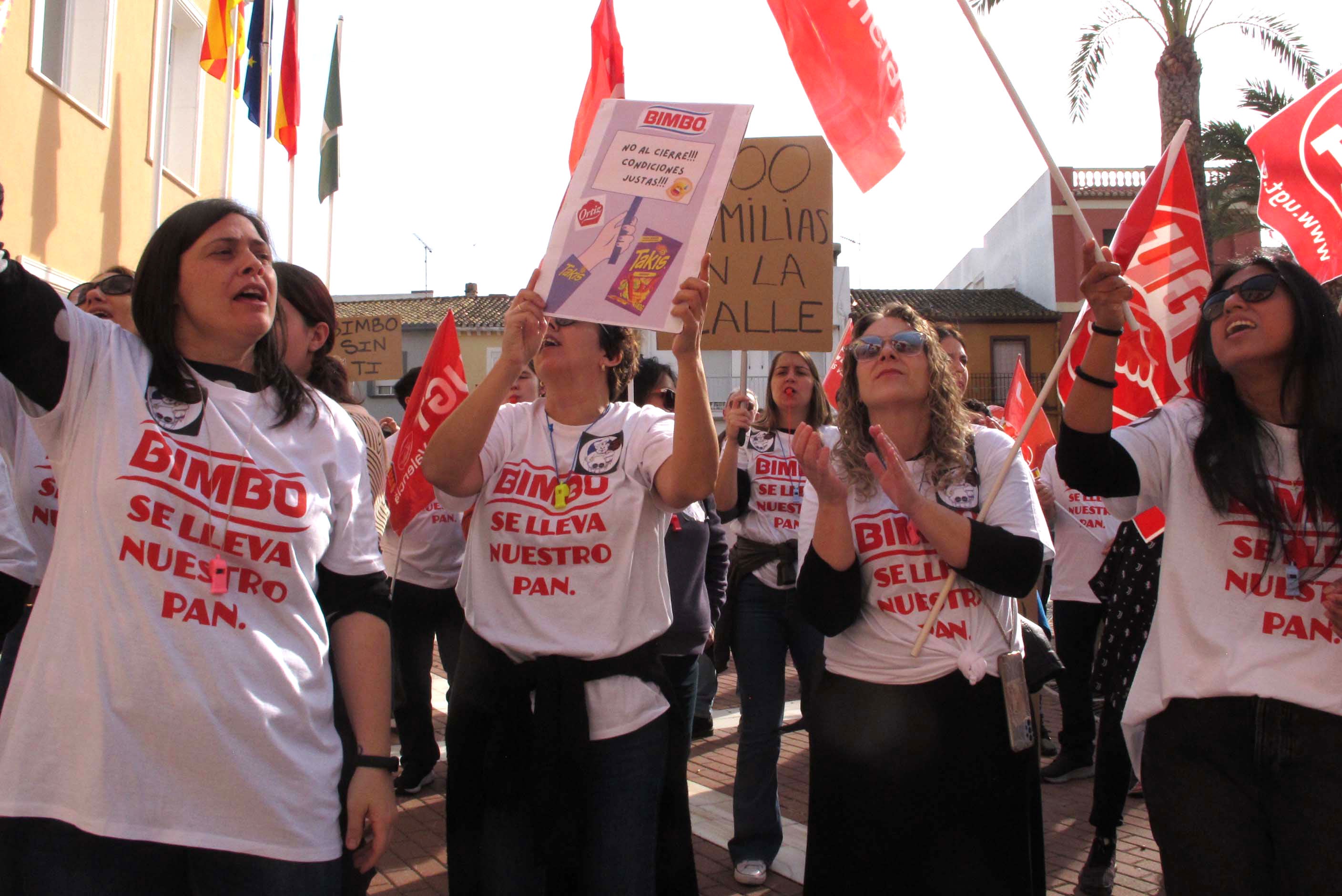 Manifestación contra el cierre de Bimbo en El Verger: «Se llevan nuestro pan»