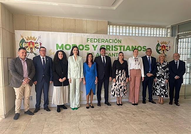 Proclamación de Mari Carmen Reus como abanderada mayor de los Moros y Cristianos de Alicante.