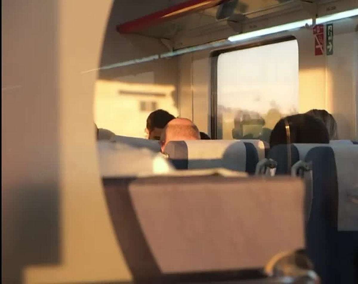 El viaje en tren en menos de 1 minuto.