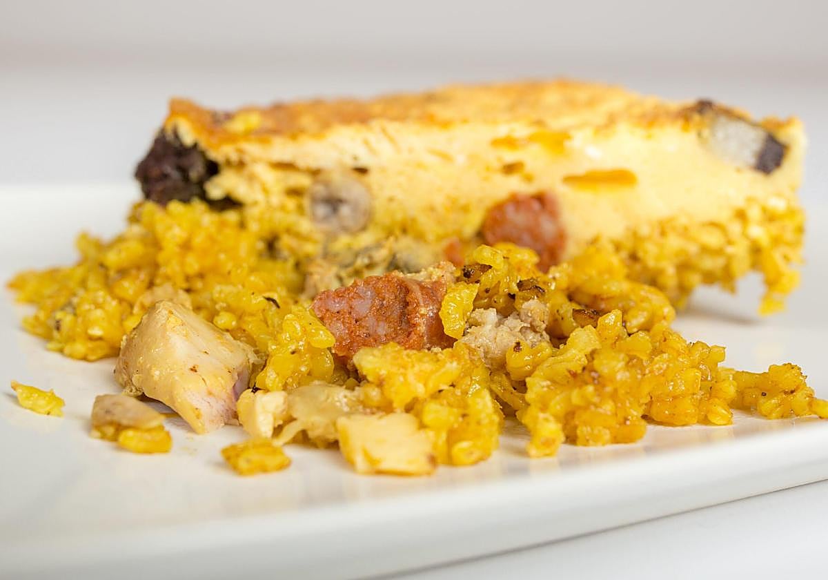 El arroz con costra es uno de los platos autóctonos de Elche.