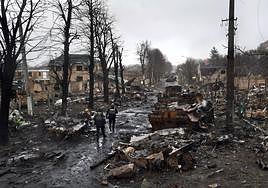 Tanques destruidos al norte de Kiev.