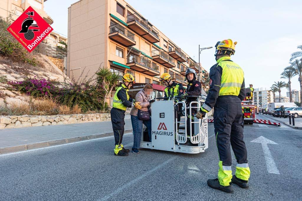 Rescate de los vecinos desalojados en El Campello