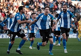 Juanmi ha abierto el camino de la victoria en una acción a balón parado.