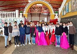 Alumnado de la escuela taurina.