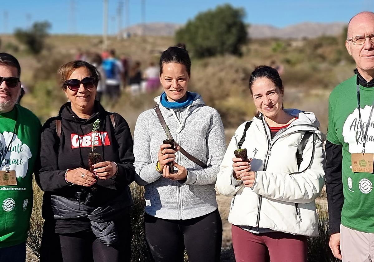 Campaña de reforestación en Monte Orgegia con Villar y Aguilar, junto a voluntarios ambientales.