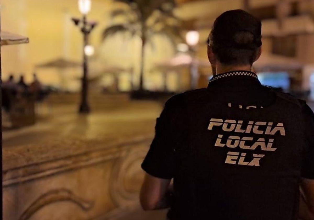 Agente de la Policía Local de Elche, en imagen de archivo.