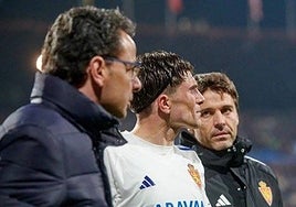 Guti abandona el césped entre lágrimas este lunes.