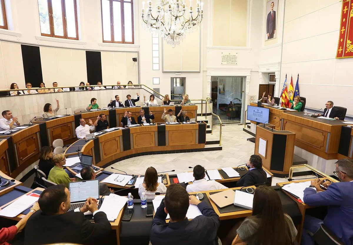 El PP no logra convencer a la oposición para aprobar las cuentas de la Diputación de Alicante
