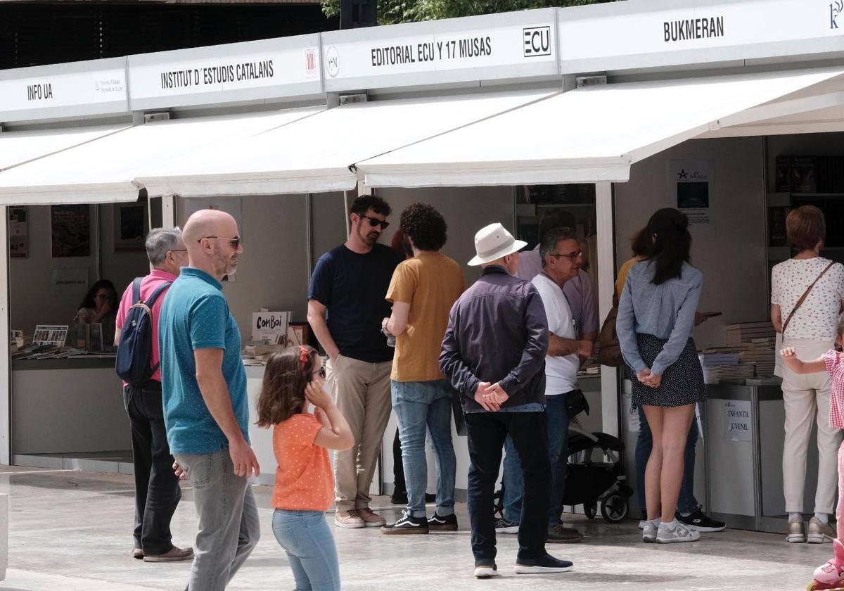 Casetas de la última edición de la Feria del Libro de Alicante.