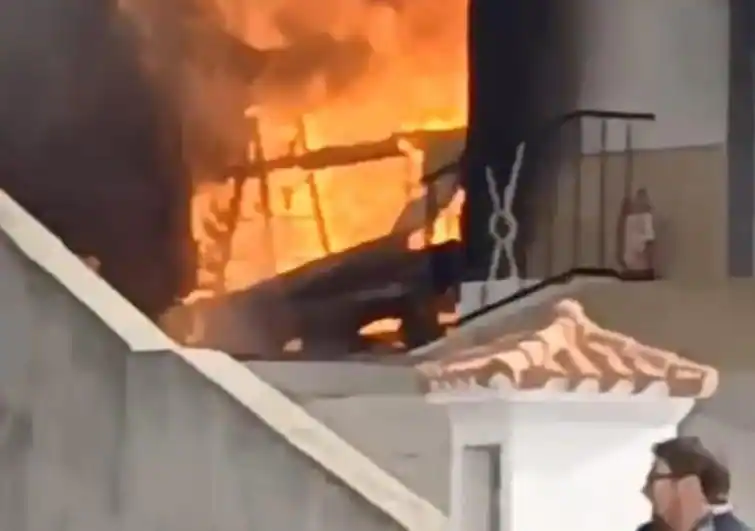 Imagen principal - Muere un hombre de 84 años en el incendio de una casa en Aspe