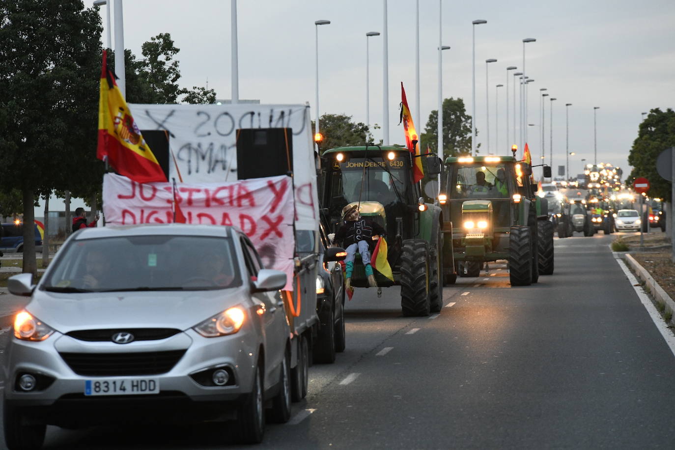 La tractorada de Elche en imágenes