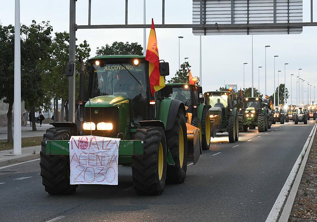La tractorada de Elche en imágenes