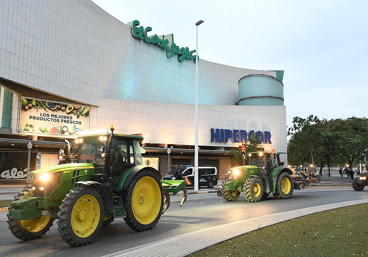 Las protestas de los agricultores llegan a Elche con una nueva tractorada