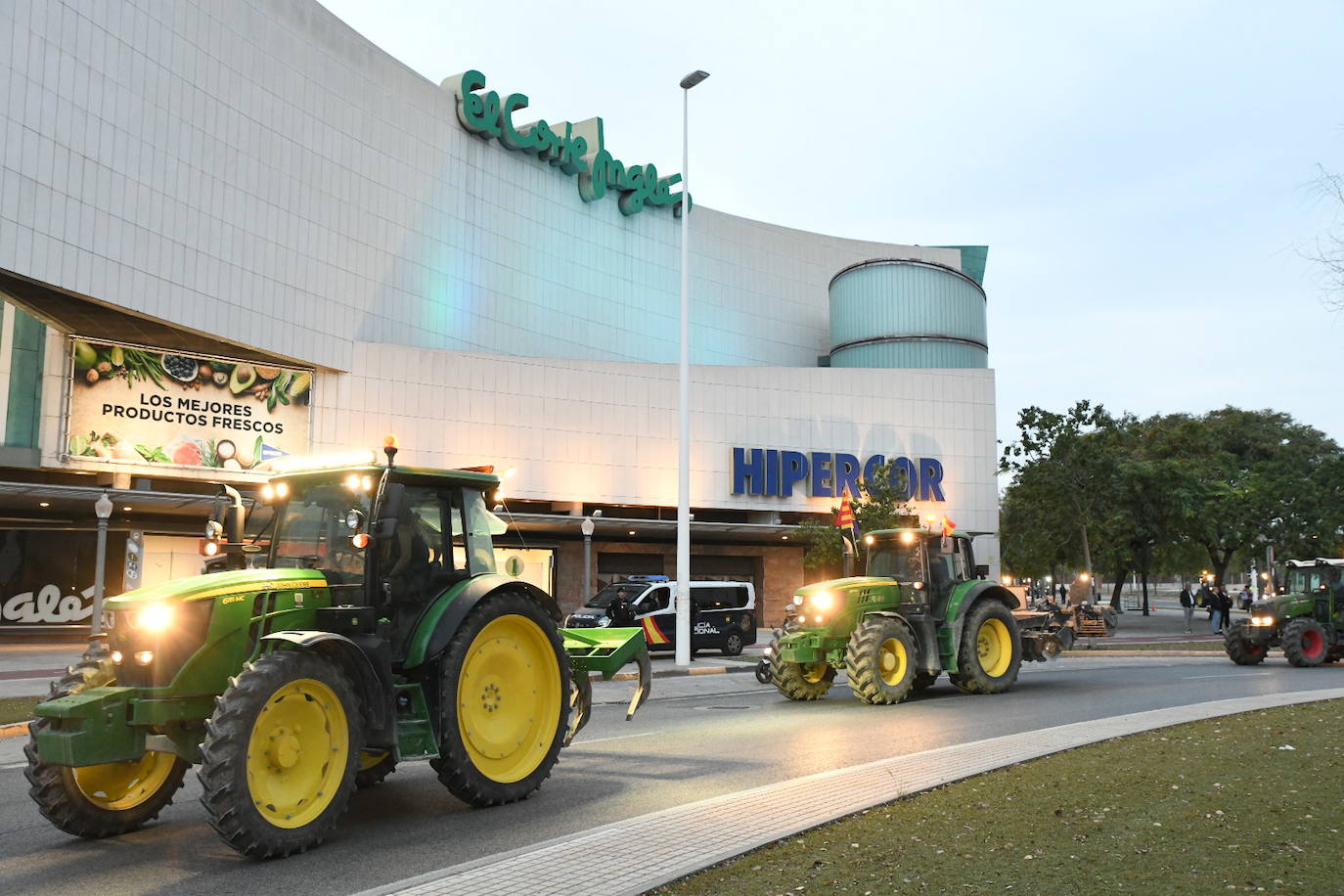 La tractorada de Elche en imágenes