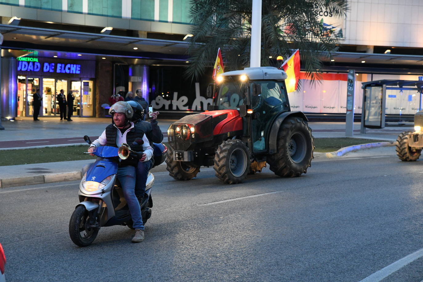 La tractorada de Elche en imágenes
