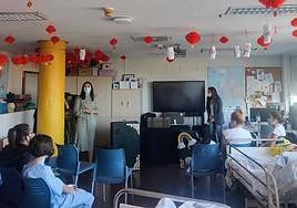 La concejala Nayma Beldjilali en el Hospital.