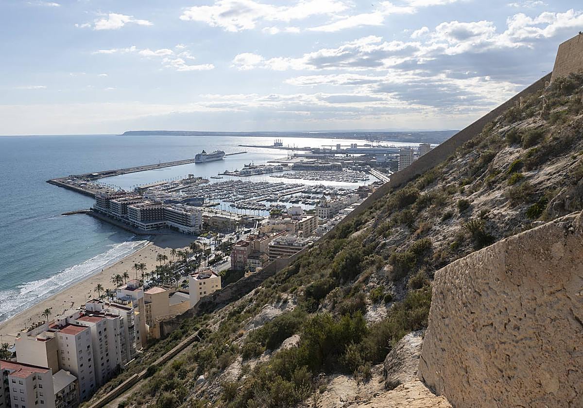 Vista de Alicante desde el Castillo de Santa Bárbara.