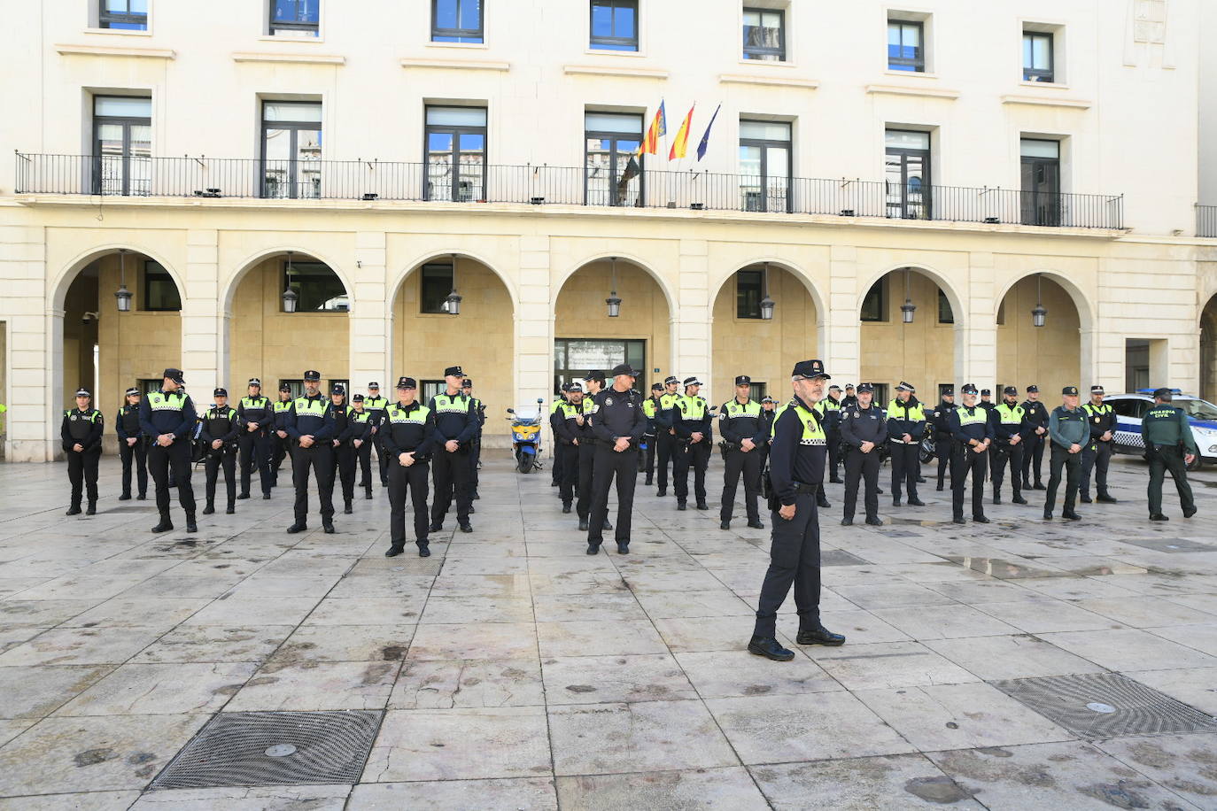 La provincia de Alicante se suma a la condena por el asesinato de dos guardias civiles en acto de servicio en Barbate