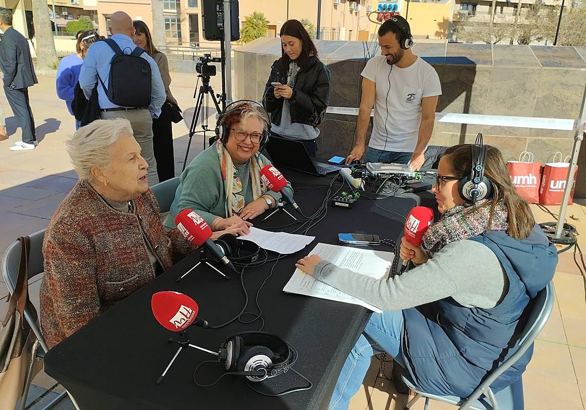 El equipo de la UMH se ha instalado en la plaza San Christol Lez Alessión de El Campello.