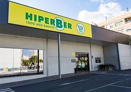 Entrada de uno de los supermercados de Hiperber.