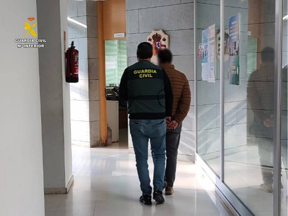 Arrestado por robar en su antigua empresa.