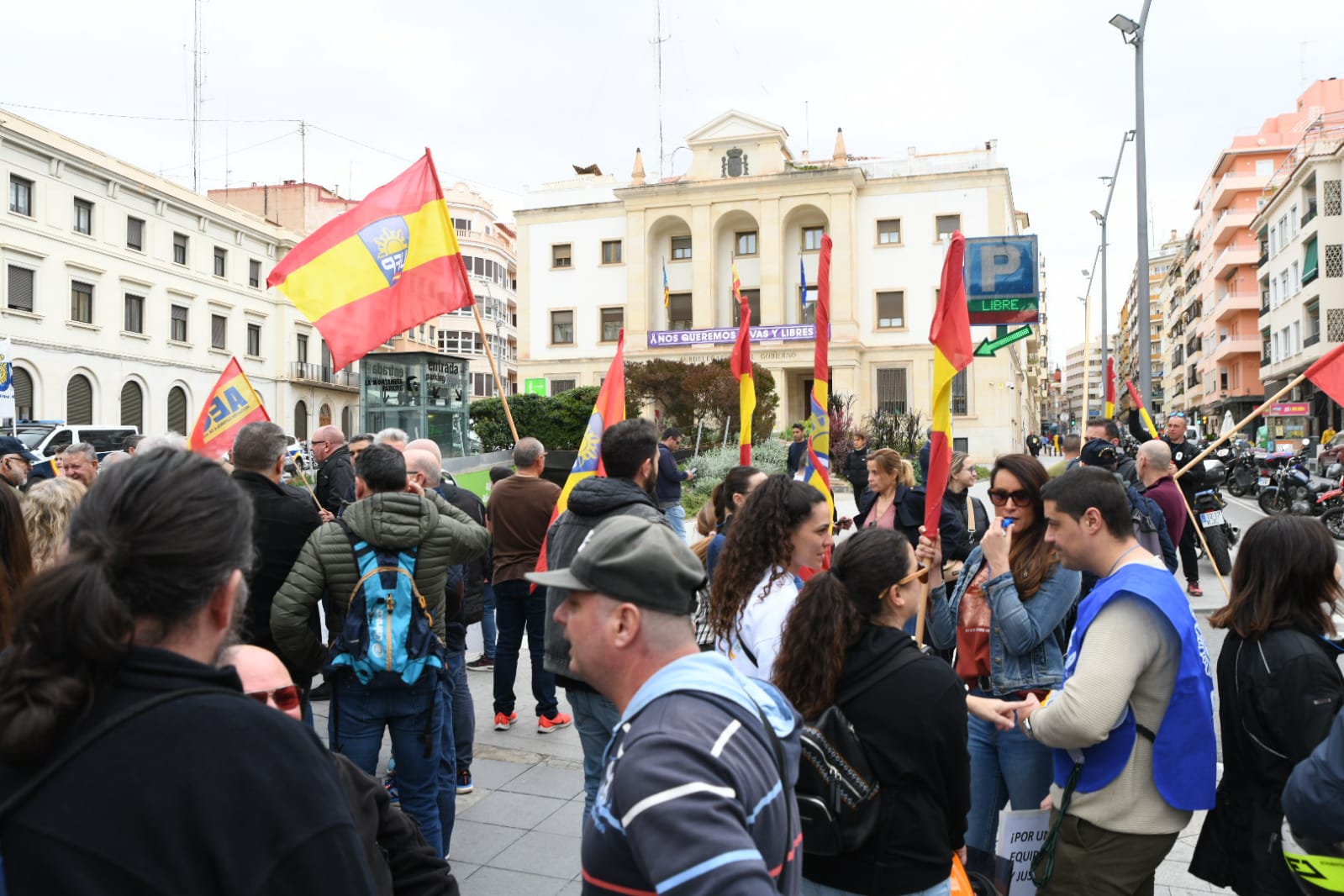 Policías y guardias civiles exigen en Alicante igualdad con el resto de cuerpos policiales