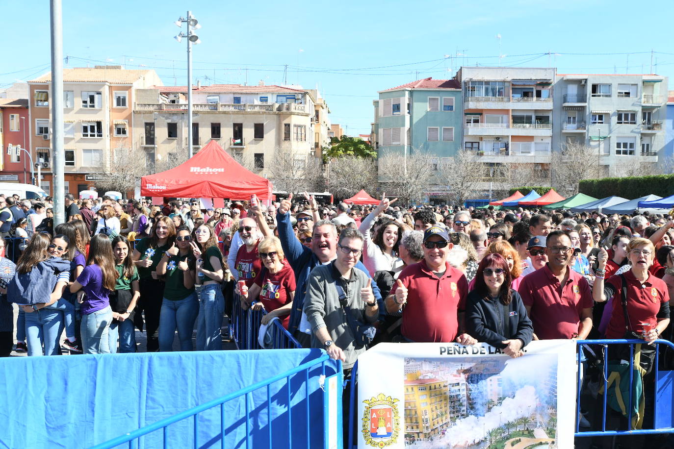 La mascletà de las Hogueras de Alicante en el ADDA, foto a foto