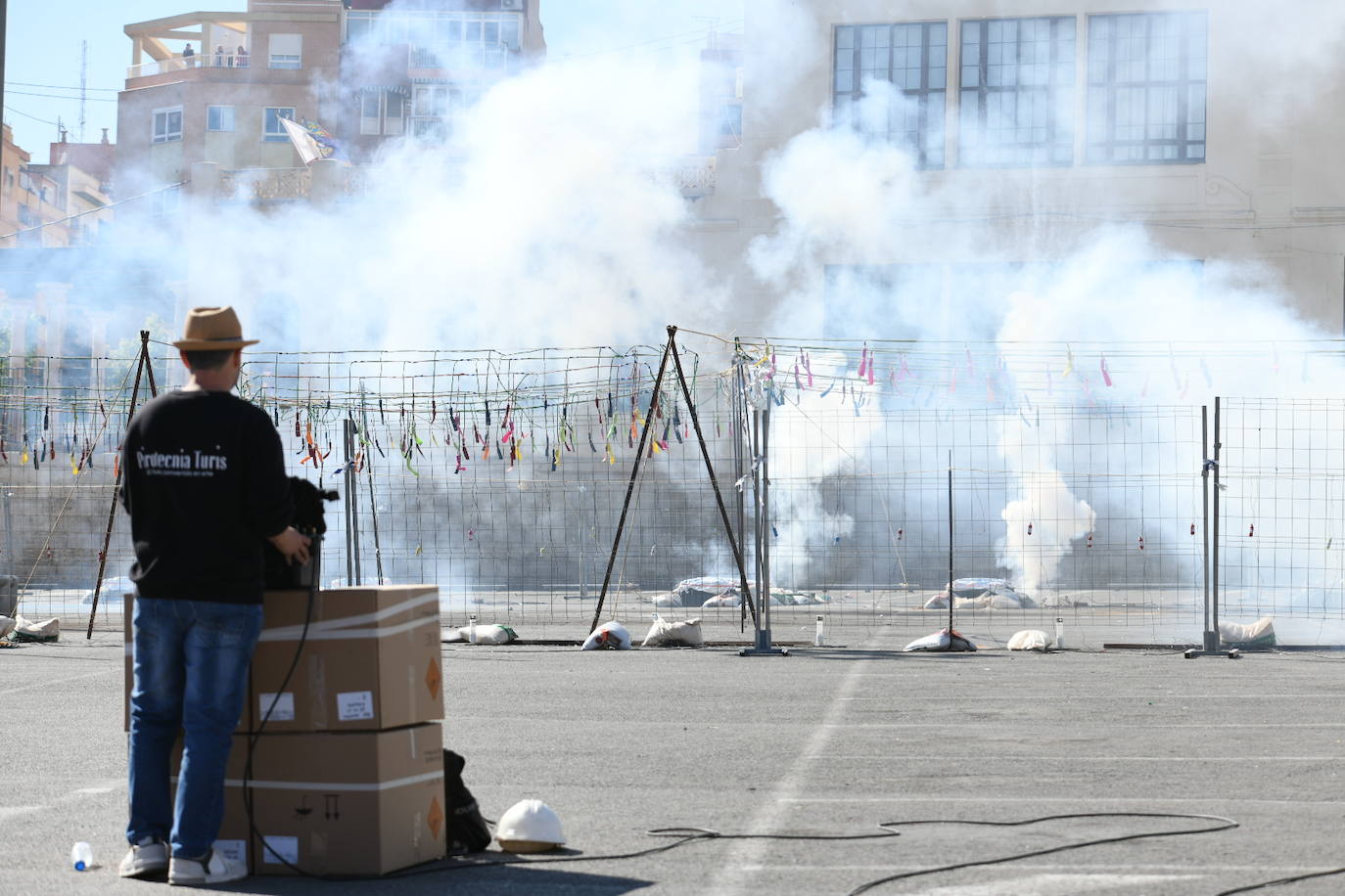 La mascletà de las Hogueras de Alicante en el ADDA, foto a foto