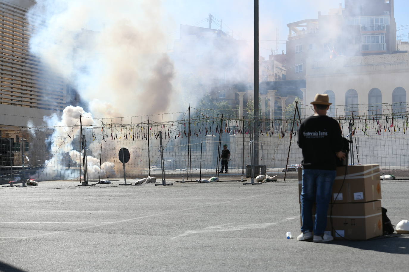 La mascletà de las Hogueras de Alicante en el ADDA, foto a foto