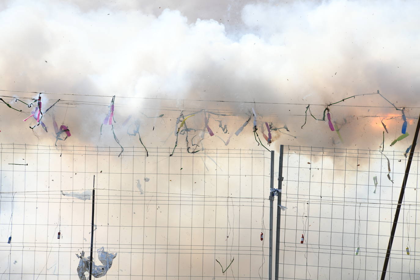 La mascletà de las Hogueras de Alicante en el ADDA, foto a foto