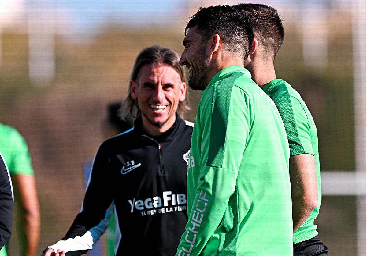 Beccacece sonríe durante un entrenamiento del Elche.