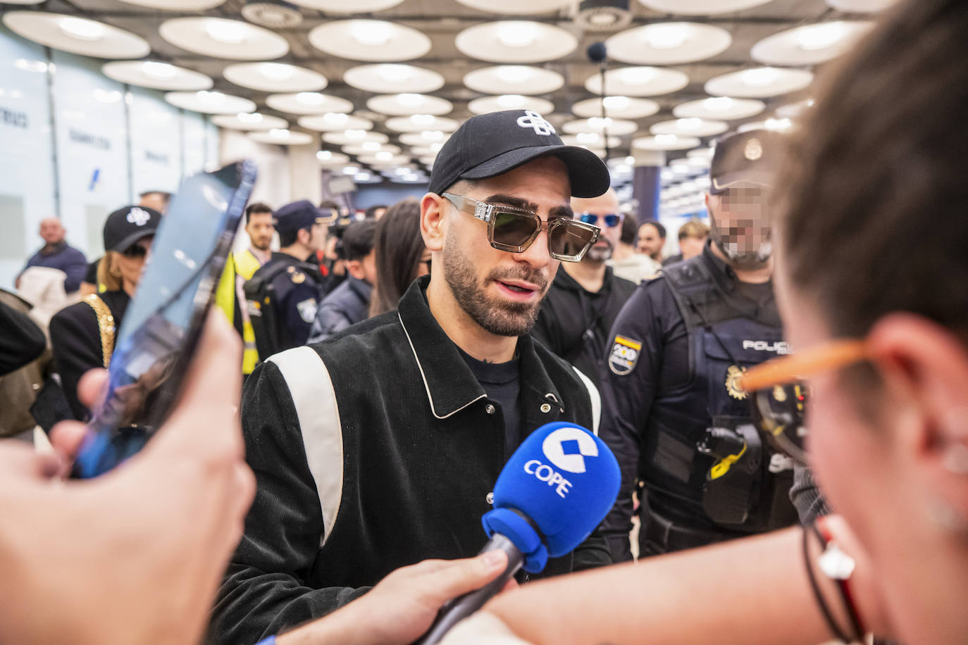 La llegada de Topuria a España, en imágenes