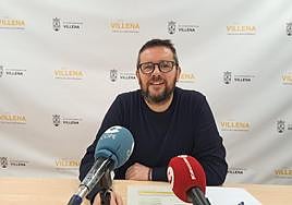El concejal de Urbanismo Francisco Iniesta, haciendo balance sobre las solicitudes atendidas en Villena.
