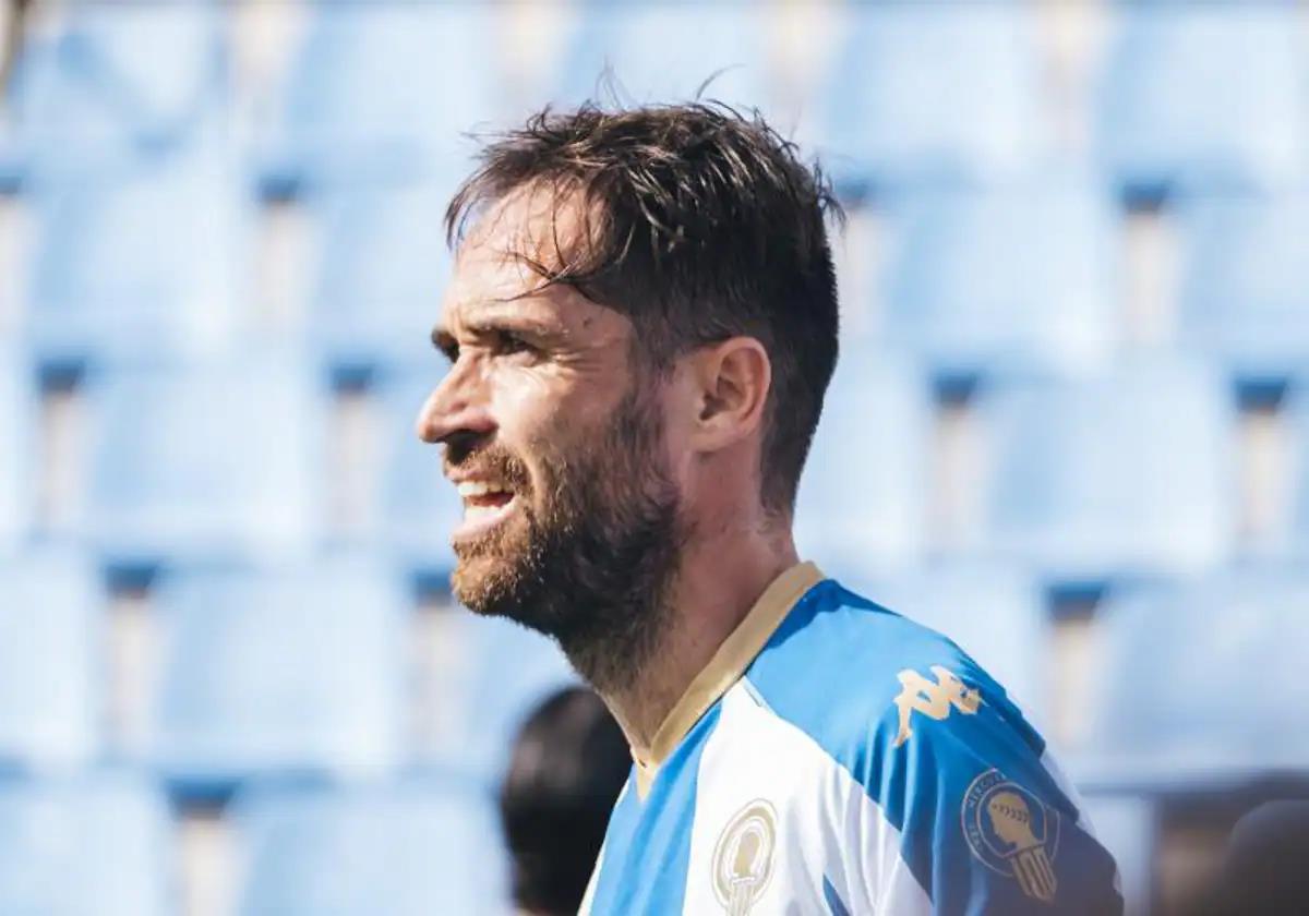 Imagen principal - El exherculano Míchel es dueño de dos pisos del edificio incendiado de Valencia