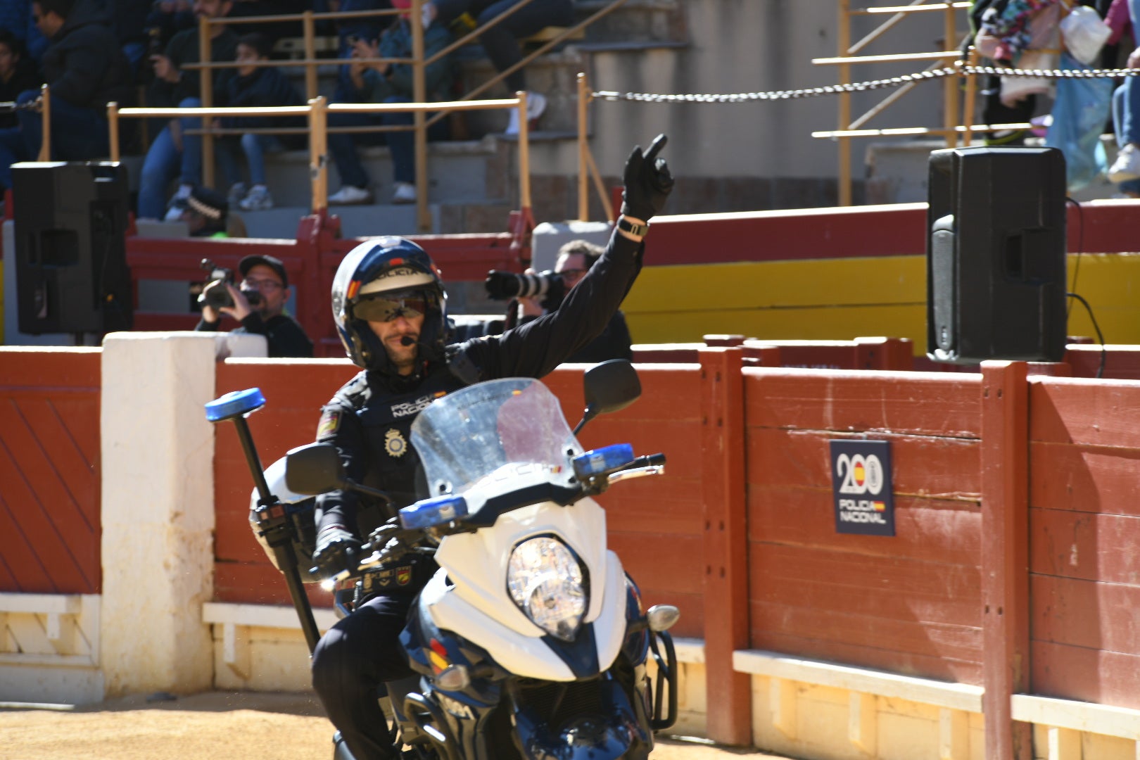 Imágenes de la espectacular exhibición de la Policía Nacional en Alicante