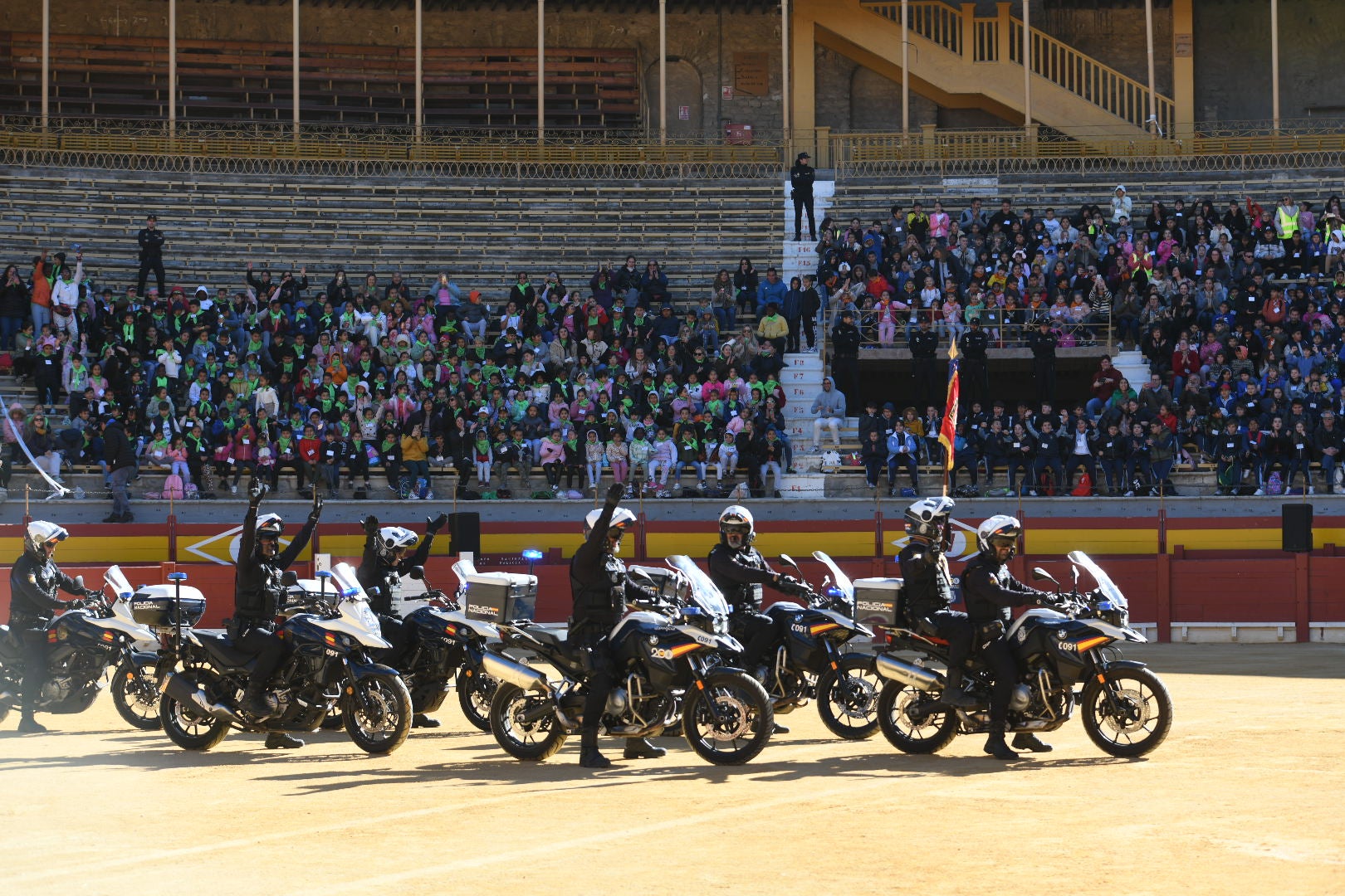 Imágenes de la espectacular exhibición de la Policía Nacional en Alicante