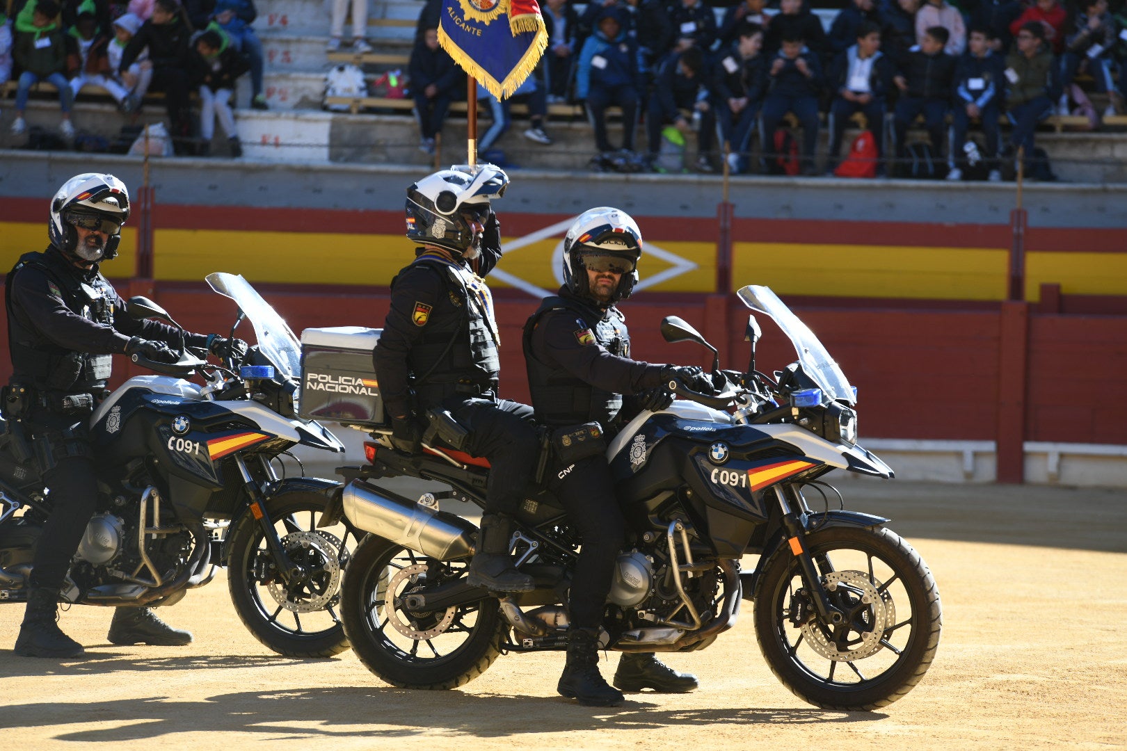 Imágenes de la espectacular exhibición de la Policía Nacional en Alicante