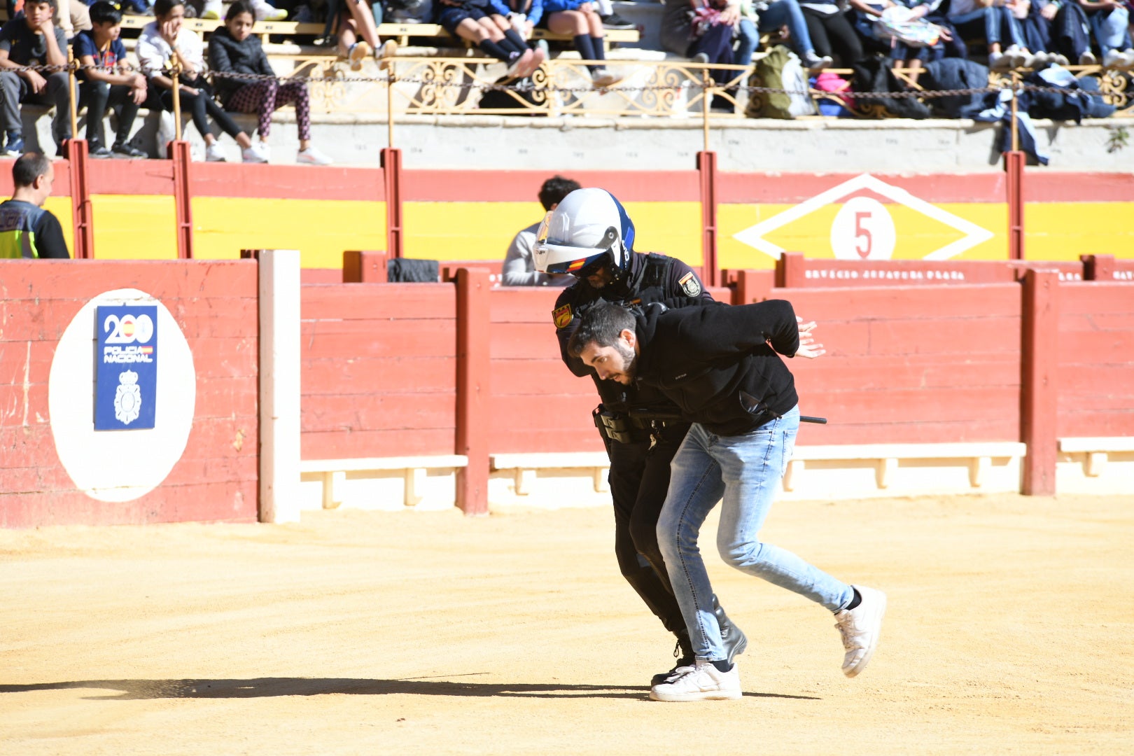 Imágenes de la espectacular exhibición de la Policía Nacional en Alicante